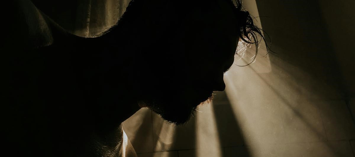 Damon HellWay Saga: Παύση – Η Ιστορία του άντρα με τη χρυσή οδοντοστοιχία