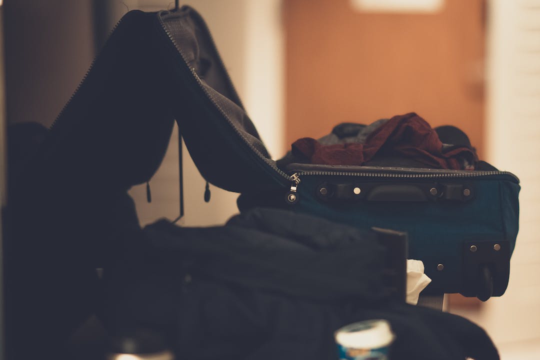 Πού θα πάει, τέλος πάντων, η βαλίτσα;