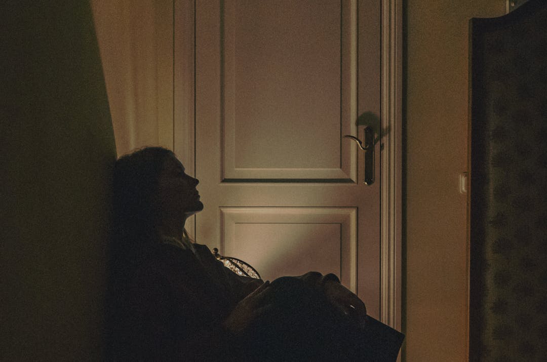 Πίσω από τις πόρτες